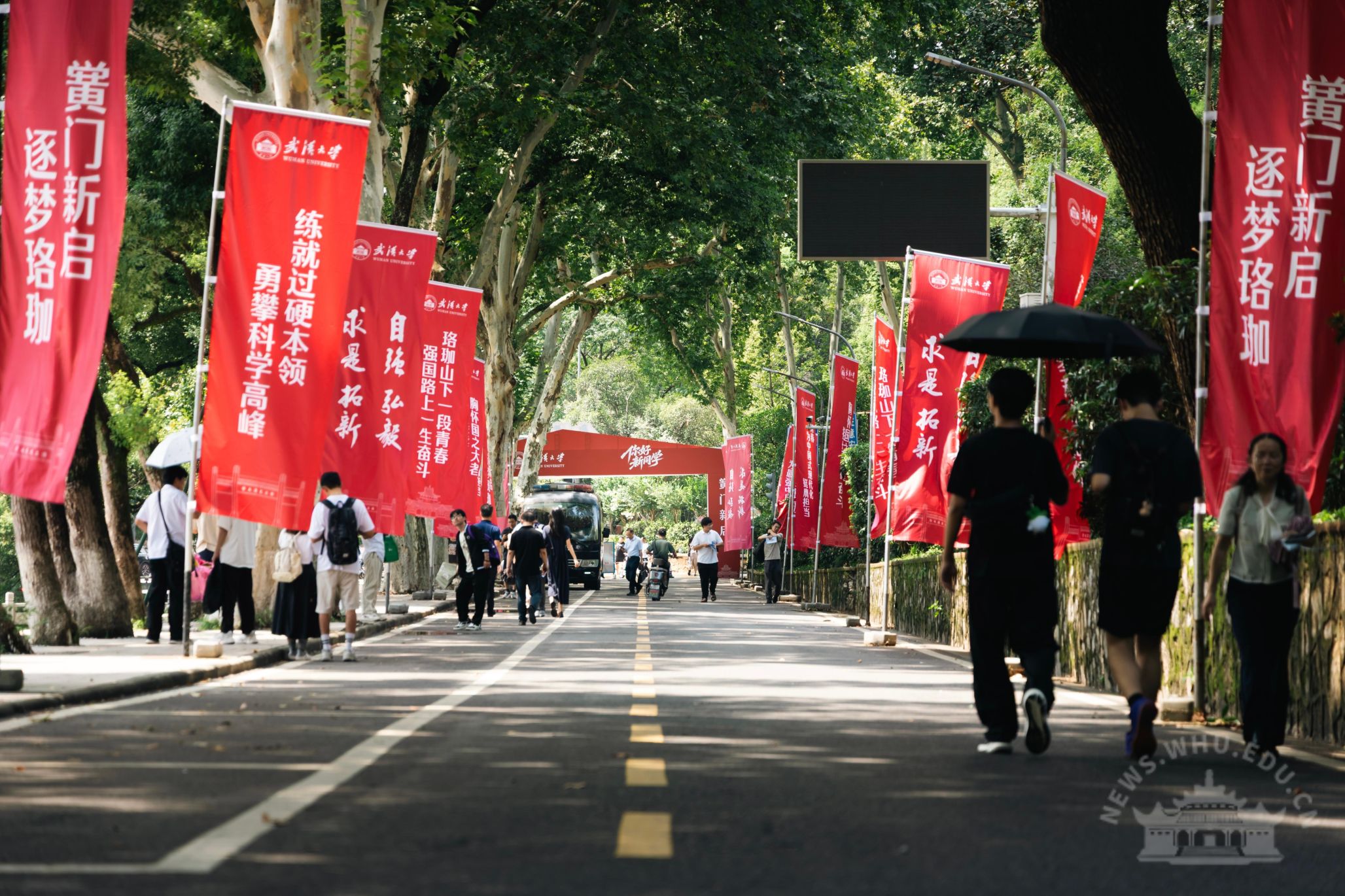<div class='banner-date'><h2>02</h2><span>2025-09</span></div><p>武汉大学新生报到：你好，新同学！</p>